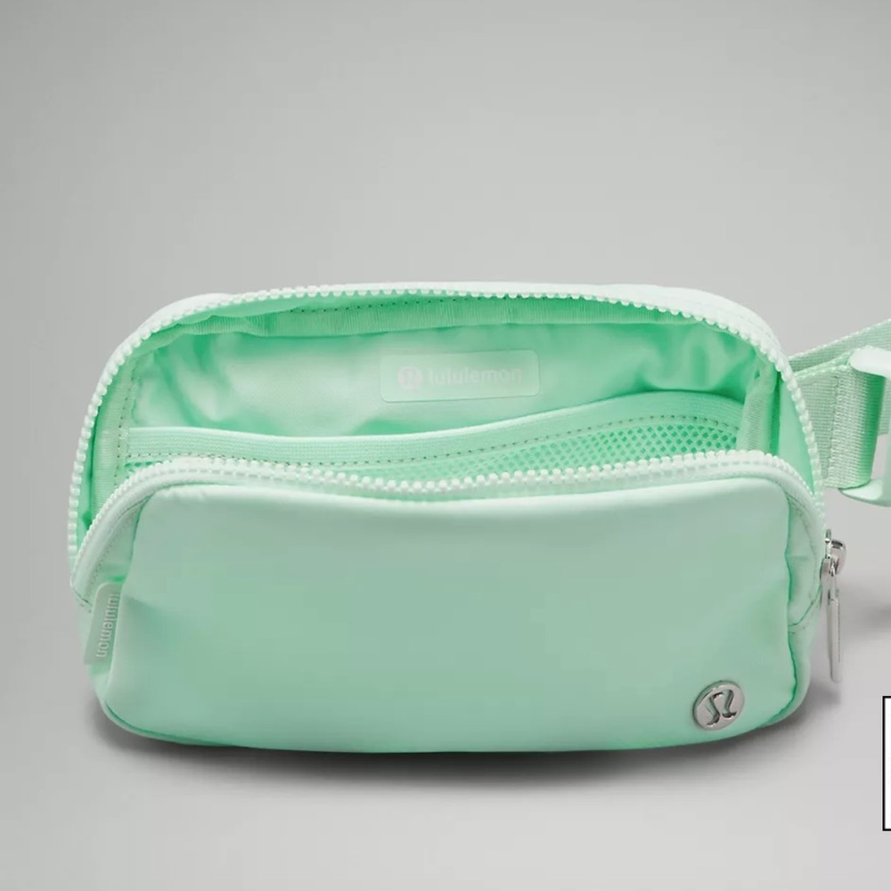 Lululemon Everywhere Belt Bag mint NWT 1L - Picture 3 of 5